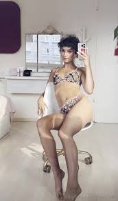 Maxin Afc extending legs-provocative lingerie-PimpBunny