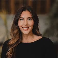 Leanne Beard's Instagram, Twitter & Facebook