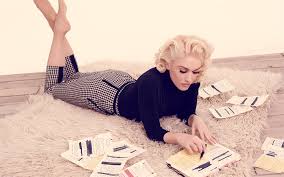 download wallpapers gwen stefani blonde no doubt photoshoot american singer beautiful woman besthqwallpapers com gwen stefani pictures gwen stefani legs gwen stefani