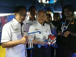 Pengajaran ialah perancangan dan pelaksanaan aktiviti yang dirangka secara kreatif dan menarik untuk meningkatkan ilmu pengetahuan. Moe Pembelajaran Luar Bilik Darjah Disokong Legoland