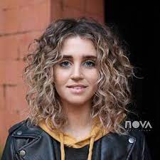 17 Beautiful Ways To Style Blonde Curly Hair Curly Hair Styles Naturally Blonde Curly Hair Curly Hair Styles