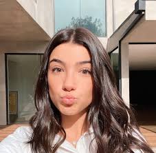 Charli d'amelio said it'd be cool to hit a 100 million tik tok followers exactly a year after reaching 1 million and you cancelled her for it????? Charli D Amelio Celebrates 99 Million Tiktok Followers With 34 35 Video Then Becomes First Person To Reach 100 Million