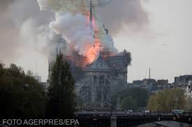 Actualizare 22:25 președintele francez emmanuel macron a ajuns la catedrala istorică notre dame, acolo unde flăcările mistuie unul dintre simbolurile capitalei franceze, el este însoțit de primarul parisului, anne hidalgo. Incendiu Notre Dame Din Paris Povestea NeÈtiutÄ Video Dcnews