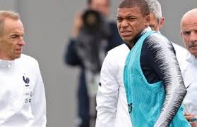 L'avenir du sélectionneur mexicain toujours en suspens. Coupe Du Monde 2018 Bleus Kylian Mbappe Quitte L Entrainement Sur Blessure Video