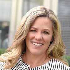 Laura Kile's Instagram, Twitter & Facebook