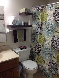 From fancy shades to decorative lights, the options are many.tiny spaces in the small apartments can be beautifully decorated with the tiny rice bulbs or led bulbs. Pin By Yvette Vasquez Blitzer On Apartment Ideas Small Apartment Bathroom Bathroom Decor Apartment Bathroom Decor Apartment Small