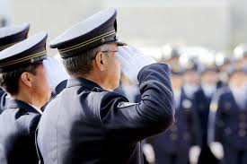 殉職した警察官が二階級特進するのは本当？消防士や自衛隊員の場合は？/毎日雑学 | ダ・ヴィンチWeb