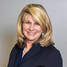 Esther Yates's Instagram, Twitter & Facebook