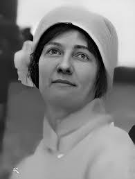 Elsie Ogden's Instagram, Twitter & Facebook