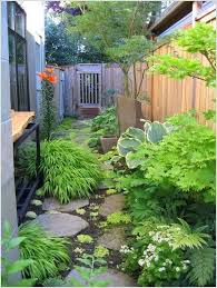 Pin By Kris Mackay On Home Ideas Side Yard Landscaping Small Backyard Landscaping Backyard Landscaping Designs