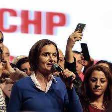 Üniversite yıllarına kadar okulun voleybol takımlarında yer aldı. Canan Kaftancioglu Ahval