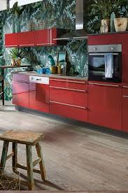 Rote Kuchenzeile Im Urban Jungle Style Kuchentrends Kuche Co Kuche Orange