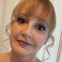 100+ perfiles de «Karri»