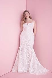 20 Plus Size Wedding Dresses To Flatter And Flaunt Your Curves Fit And Flare Wedding Dress Plus Wedding Dresses Fitted Wedding Dress