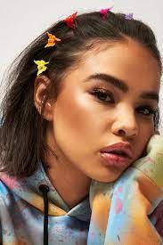 Although it only takes seconds to try any of these styles, your hair will look great and stay out of your face all day. How To Pull Off The 90s Hair Clip Trend With Short Hair Society19