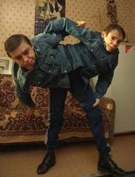 April 2003 , moskva , rusland , kaldet masja og dasja), blev født som såkaldte siamesiske tvillinger. Masha And Dasha Krivoshlyapova Photos News And Videos Trivia And Quotes Famousfix