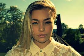 Christina Easley's Instagram, Twitter & Facebook