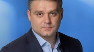 Un exemplu este refuzul de a deschide terenurile de sport ale școlilor, după terminarea orelor, pentru copiii din sector. Exit Poll Final Primaria Sectorului 6 Ciprian Ciucu 47 8 Gabriel Mutu 34 5 Mobile