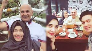 Download lagu mark sungkar mp3 gratis dalam format mp3 dan mp4. Ayah Shireen Sungkar Nikahi Gadis 45 Tahun Lebih Muda Terungkap Perlakuannya Pada Sang Istri Tribun Manado