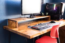 And at the far end of the desk is the pc, the hero of the room. Computer Wooden Gaming Desk Novocom Top