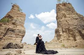 Contohnya kegiatan mewarnai gambar ini. 7 Inspirasi Konsep Foto Prewedding Outdoor Yang Unik