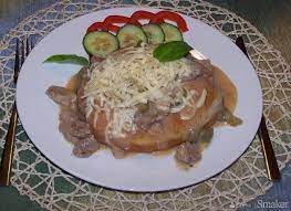 Orzechy sparzyć wrzątkiem, pokroić na drobno. Langosze Z Gulaszem Przepisy Jak Zrobic Smaker Pl