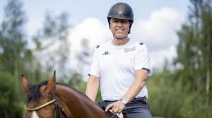 Geir's hero is ludger beerbaum and his motto is never give up, anything is possible! geir has competed in six european championships, with his highest placing being team 6th in 2007. Geir 61 Snot Datteren For Ol Plass Skyhoyt Niva Eurosport