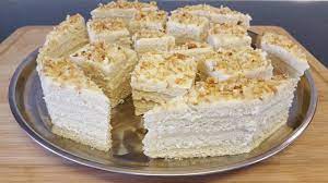 Se freaca bine 200 gr de zahar cu untul sau margarina, se adauga ouale si nuca macinata. Prajitura In Foi Cu Crema De Vanilie Si Nuci Youtube