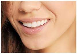 Es ist also für jedermann ein anstrebenswertes ideal, mit natürlich weißen zähnen im mund jedoch muss das lächeln natürlich auch ernstgemeint sein und somit ganz natürlich sein. Zahne Bleichen Wie Du Weisse Zahne Erhalst Zahnfreude Com