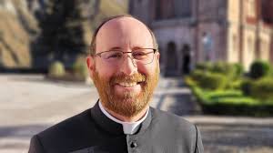 La curiosa historia de David, de joven incrédulo a abad de Covadonga: "He  sido creado por amor y para amar"