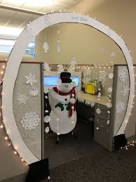 как украсить рабочий кабинет к новому году своими руками Snow Globe Christmas Cubicle Decorating Christmas Cubicle Decorations Office Christmas Decorations Simple Christmas Decor