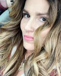 Stephanie Pond's Instagram, Twitter & Facebook