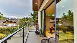 Dalam perkembangan zaman yang terjadi setiap masa ke masa menjadikan model teras rumah memiliki banyak bentuk dan desain yang indah. 21 Desain Balkon Minimalis Yang Membuat Rumah Terlihat Elegan