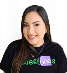 Leah Canales's Instagram, Twitter & Facebook