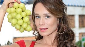 Foto: Melissa Nóbrega é Bia, a irmã caçula de Carol (Bruna Griphao) e  Nicolas (Henry Fiuka), uma menina curiosa, obediente e amorosa com os  irmãos, na novela 'Haja Coração'