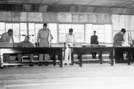 Definisi/arti kata 'senjata' di kamus besar bahasa indonesia (kbbi) adalah n 1 alat yang dipakai ber·sen·ja·ta·kan v memakai senjata tertentu; Gencatan Senjata Perang Korea Yang Mendatangkan Arus Ekonomi Terhadap Korsel