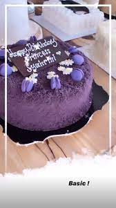 Haii semuaa hari ini aku bikin kue ulang tahun nih bikinnya gampang kalian semua pasti bisa deh kalo kue ulang tahun tema hello kitty | cantik banget dua tingkat untuk anak. 13 Potret Uniknya Kue Ulang Tahun Syahrini Dihiasi Boneka Cetar Hingga Jambul Khatulistiwa Kapanlagi Com