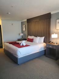 Free wifi in public areas and free self parking are also provided. Sequoia Inn In Fresno Hotel Rates Reviews On Orbitz