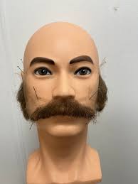 Set di baffi e basette di qualità fatti a mano per film