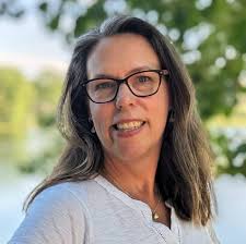 Our final WRITERS STUDIO master class of this year's Festival is taking  place at 1:30pm today. #14 𝗜𝗻𝘁𝗲𝗿𝗴𝗲𝗻𝗲𝗿𝗮𝘁𝗶𝗼𝗻𝗮𝗹  𝗦𝘁𝗼𝗿𝘆𝘁𝗲𝗹𝗹𝗶𝗻𝗴. How does the traumatic complexity of history  shape personal lives? Why is silence