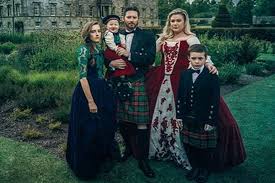 She married brandon blackstock in 2013, but filed for divorce in 2020. Kelly Clarkson Sends Out Game Of Thrones Holiday Card Page Six