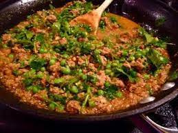 Rocket Lunch Madhur Jaffrey S Ground Lamb With Tomatoes Peas Ground Lamb Lamb Mince Recipes Meat Dinners