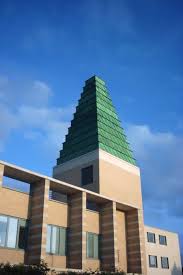 But there will be differences between onsite (within college premises) and offsite (outside college premises, but owned and managed by the college administration) accommodations though. Said Business School Wikipedia