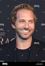Ryan hansen hi-res stock photography and images