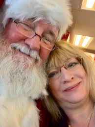 I've tried searching. I'm doing some Christmas scenes as desktop  backgrounds. I want Santa flying through the sky with his reindeers, but I  need him far in the dance. I keep getting