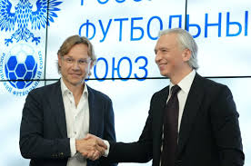 Valeri karpin ist ein ehemaliger fußballspieler aus россия, (* 02 февр. Sbornaya Rossii Budet Igrat V Smelyj Futbol Dazhe S Dzyuboj O Chem Rasskazali Karpin I Dyukov Plejmejker