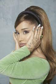 She began her career in 2008 in the broadway musical, 13. Ariana Grande Alles Was Man Uber Die Sangerin Jetzt Wissen Muss