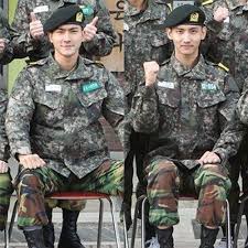 Do You Miss Siwon And Changmin Check Out These New Pics From The Army Choi Siwon Siwon Tvxq Changmin