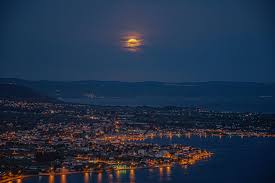 Οι εθνοσυνελεύσεις και η πολιτική οργάνωση του αγώνα 17. Panselhnos Maioy Ekplhktikes Eikones Apo To Feggari Twn Loyloydiwn Sto Bolo Larisanew