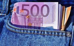 Banca nationala a romaniei (bnr) afiseaza joi un curs valutar la euro de 4,6243 lei/euro, ceea ce inseamna ca este in scadere cu 0,11% fata de nivelul de miercuri. Curs Valutar 19 Februarie 2020 Euro Scade Spre 4 77 Lei Antena 3